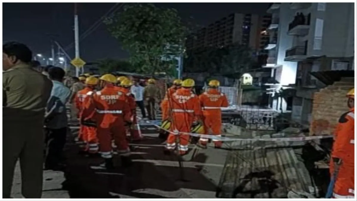 Lucknow accident many laborers buried under debris due to collapse of multi-level parking floor 2 pe- India TV Hindi