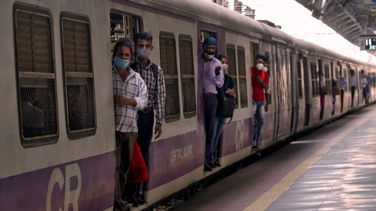 मुम्बई में गणपति विसर्जन (अनंत चतुर्थी) के अवसर पर चलेंगी 10 उपनगरीय (suburb) स्पेशल ट्रेन- India TV Hindi