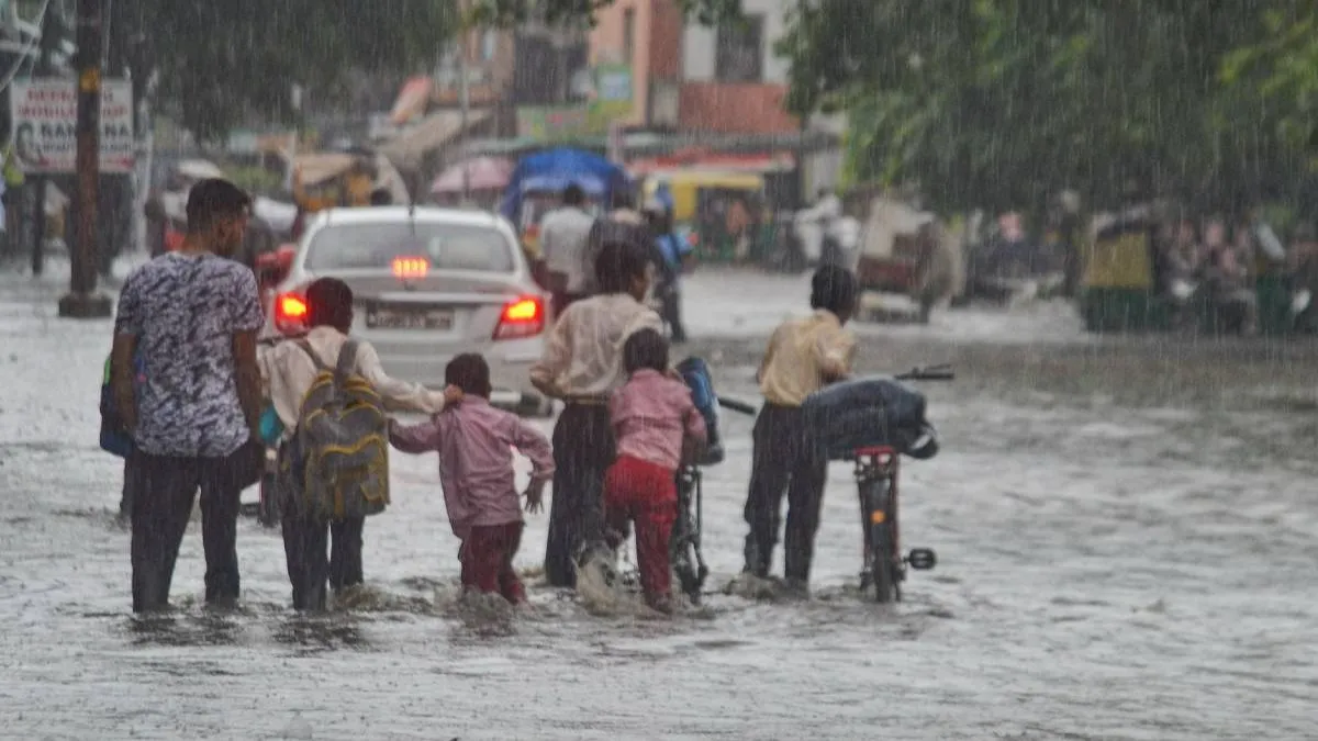 Heavy rain, school closed- India TV Hindi