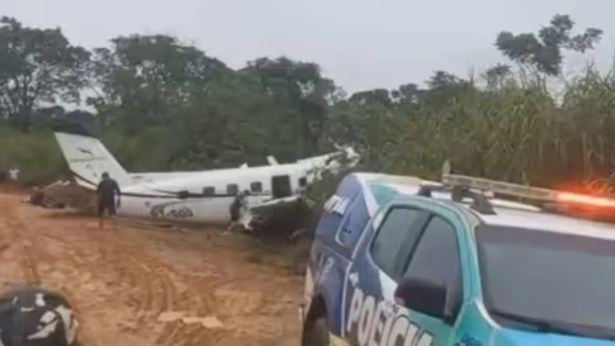 विमान हुआ दुर्घटनाग्रस्त।- India TV Hindi