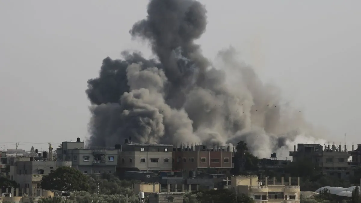 गाजा पट्टी पर इजरायल की ओर से भारी बमबारी की जा रही है- India TV Hindi