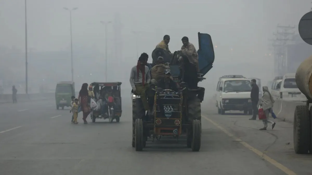 सबसे प्रदूषित शहर लाहौर - India TV Hindi
