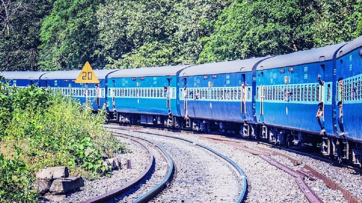 अगर आप अक्सर ट्रेन से सफर करते हैं तो आपके लिए यह सुविधा बेहद खास है। - India TV Paisa
