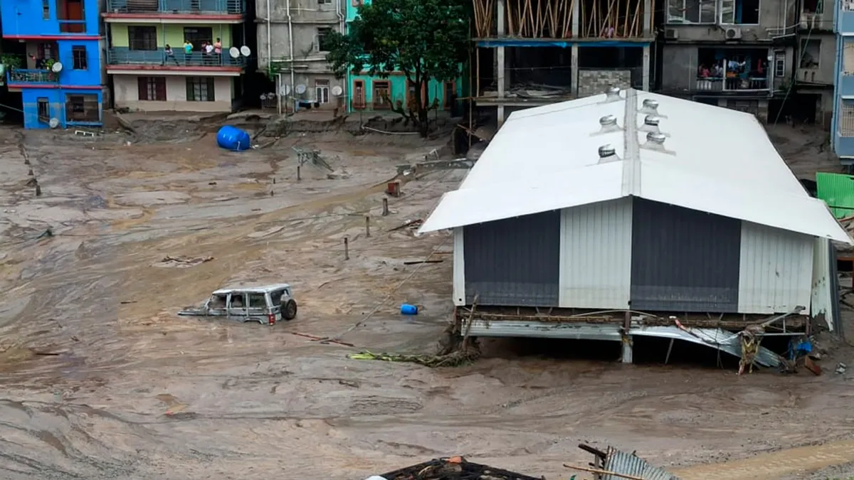 सिक्किम में बाढ़ की तबाही- India TV Hindi