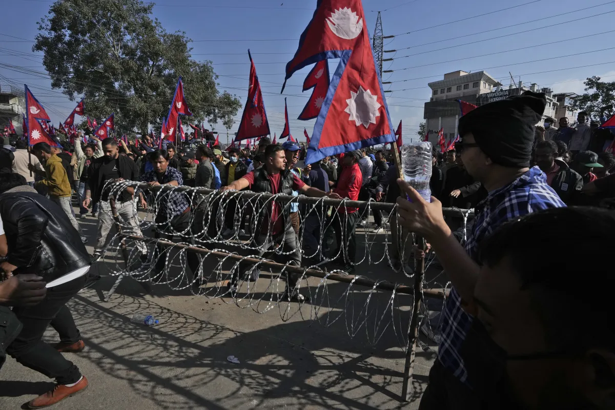 हिंदू राष्ट्र बनाने की मांग को लेकर लोगों का सड़कों पर विरोध प्रदर्शन- India TV Hindi