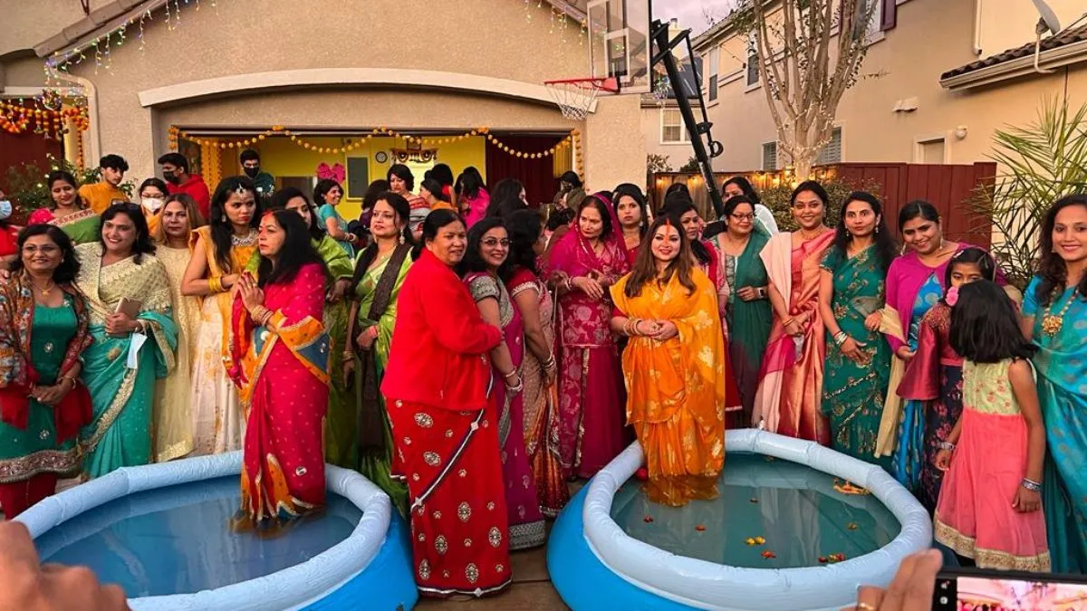 कैलिफोर्निया में भारतीय मूल की महिलाओं ने मनाया छठ पर्व।- India TV Hindi