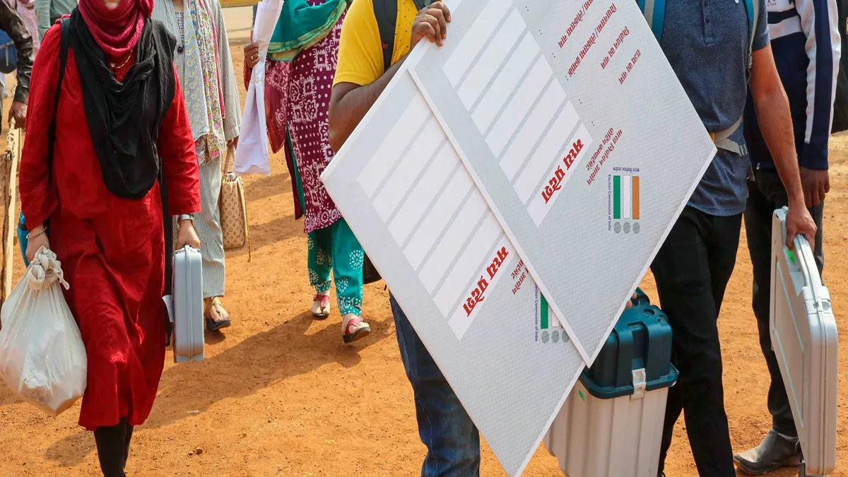 चुनाव ड्यूटी में लगे...- India TV Hindi