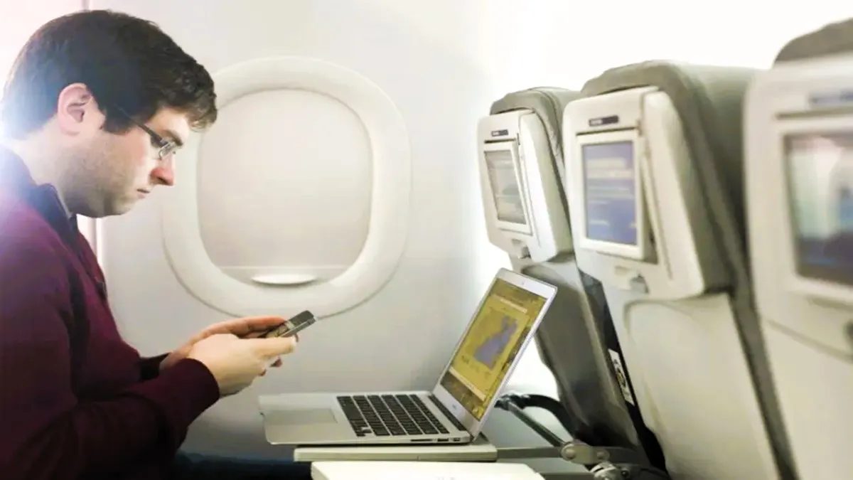 ऐसी सुविधा (Vistara Wi-Fi internet in flight) देने वाली पहली घरेलू एयरलाइन बन गई है।- India TV Paisa