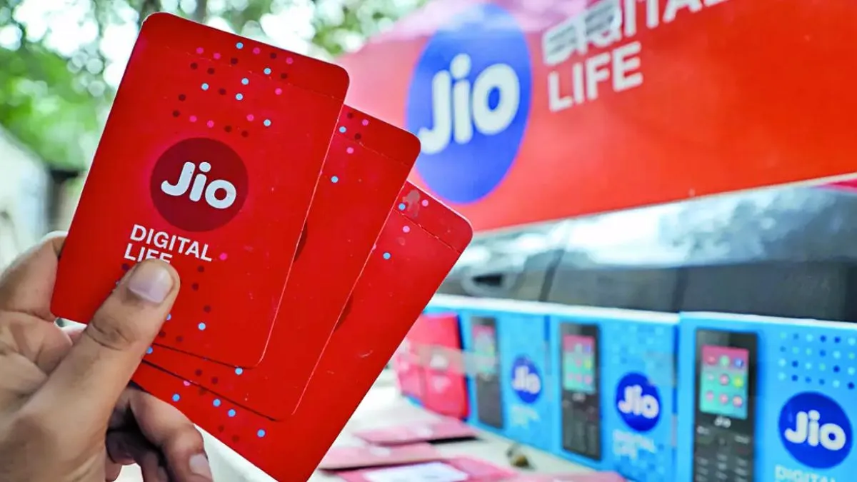 Jio announce diwali offer, Reliance Jio, Jio free data plan, jio daily one year validity plan- India TV Hindi