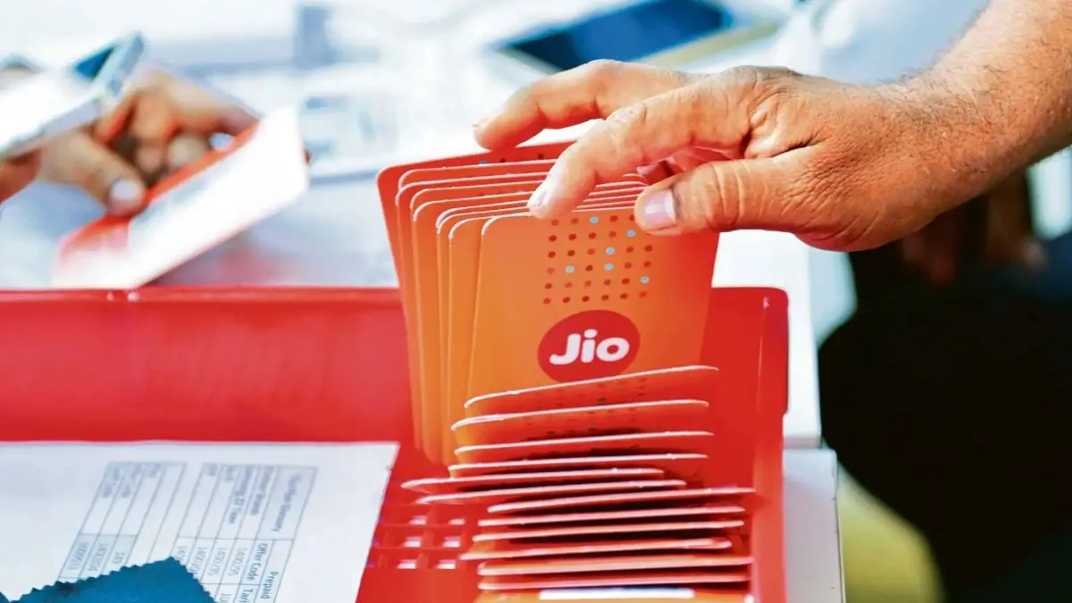 reliance jio, jio, jio prepaid plan, jio cashback offer, reliance jio best deal, jio offering cashba- India TV Hindi