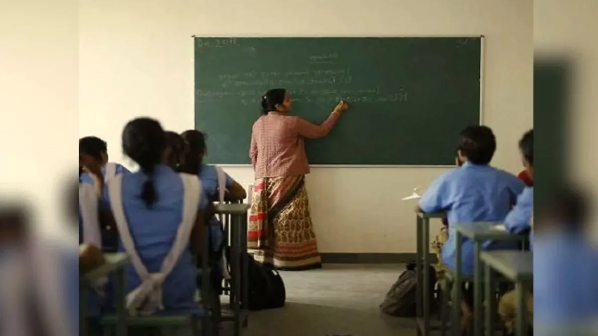 NCERT पैनल ने स्कूल की किताबों में महाकाव्य-रामायण और महाभारत शामिल करने की सिफारिश की है। - India TV Hindi