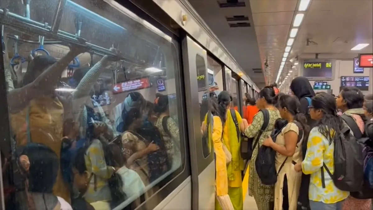 metro train- India TV Hindi