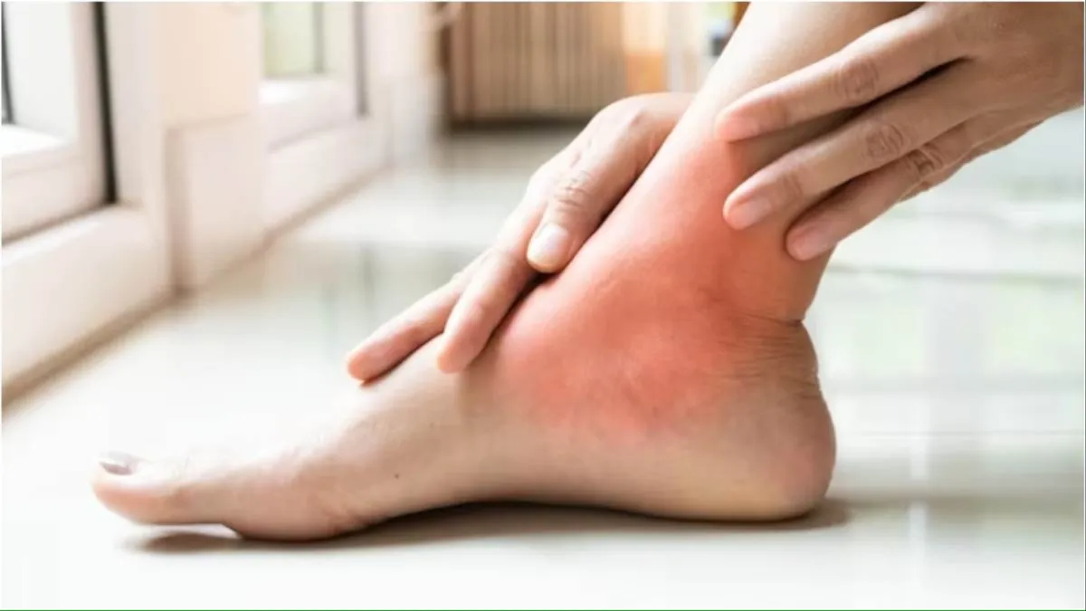 what causes swelling in your lower legs and ankles- India TV Hindi