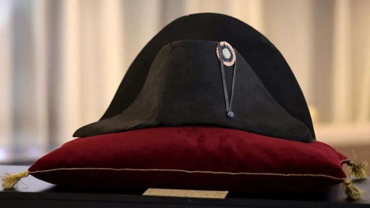 Napoleon Bonaparte hat- India TV Hindi