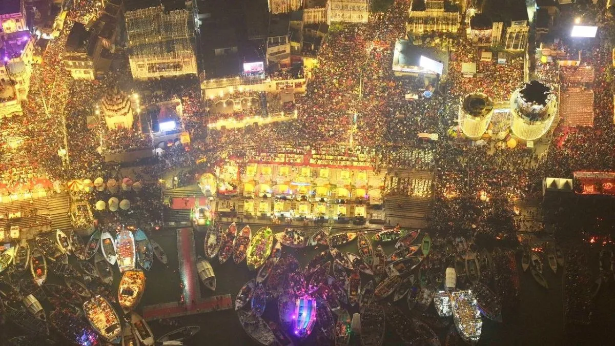 देव दीपावली पर दीयों की रोशनी से नहाई काशी- India TV Hindi