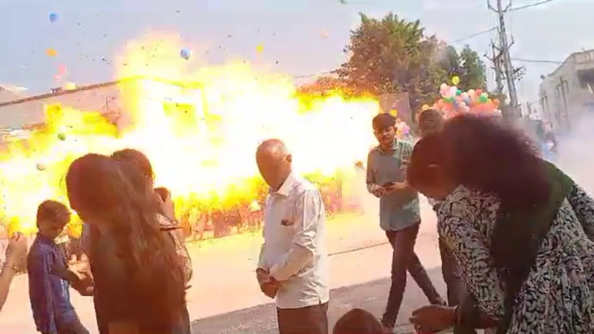 मेले में गुब्बारे के स्टॉल के पास हुआ धमाका - India TV Hindi