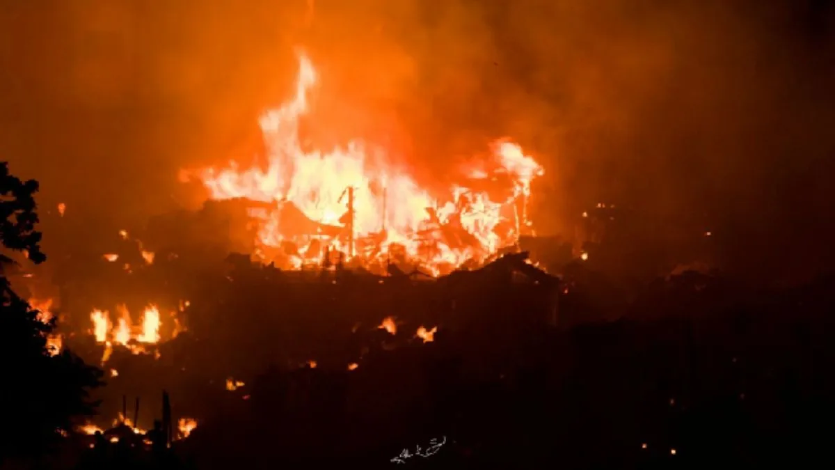 कराची में लगी आग (प्रतीकात्मक)- India TV Hindi