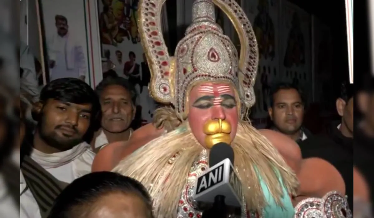 Congress worker became Hanuman, Congress worker raise jai shree ram slogan- India TV Hindi