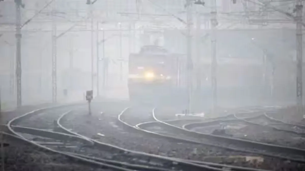 घने कोहरे के कारण ट्रेन लेट- India TV Hindi