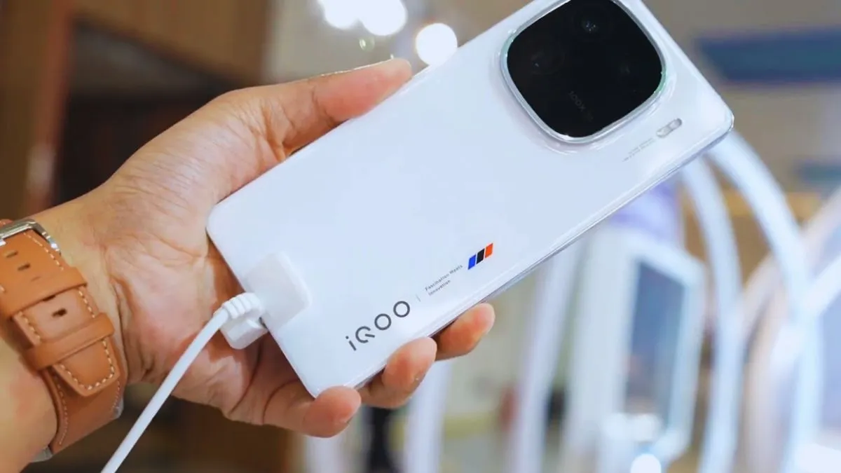 iQOO 12 Launch Tomorrow, iQOO 12 5G smartphone launch, iQOO 12 5G processor- India TV Hindi
