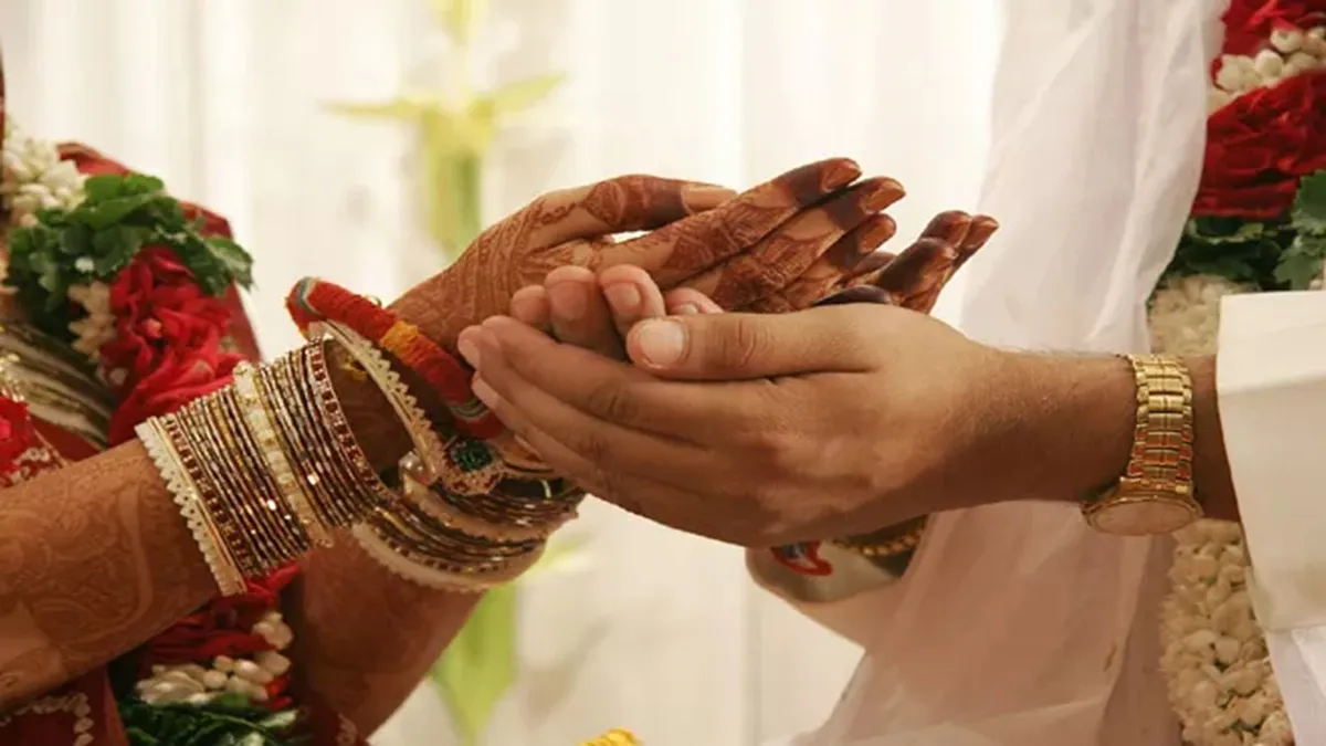 शादी में मिले गिफ्ट पर कितना लगता है टैक्स - India TV Paisa