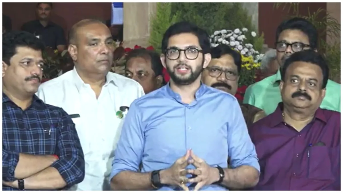 Aaditya Thackeray raised questions on the suspension of MPs, said - those who were not present were - India TV Hindi