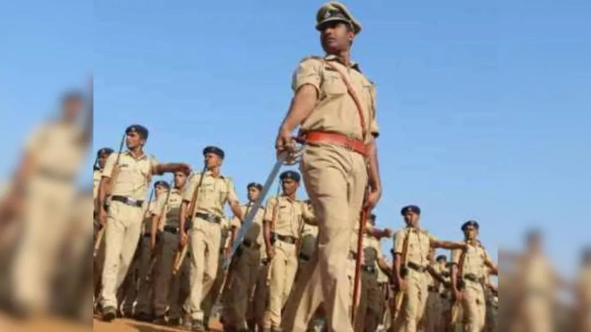 यूपी पुलिस में निकली 60244 कांस्टेबल पदों पर भर्ती - India TV Hindi