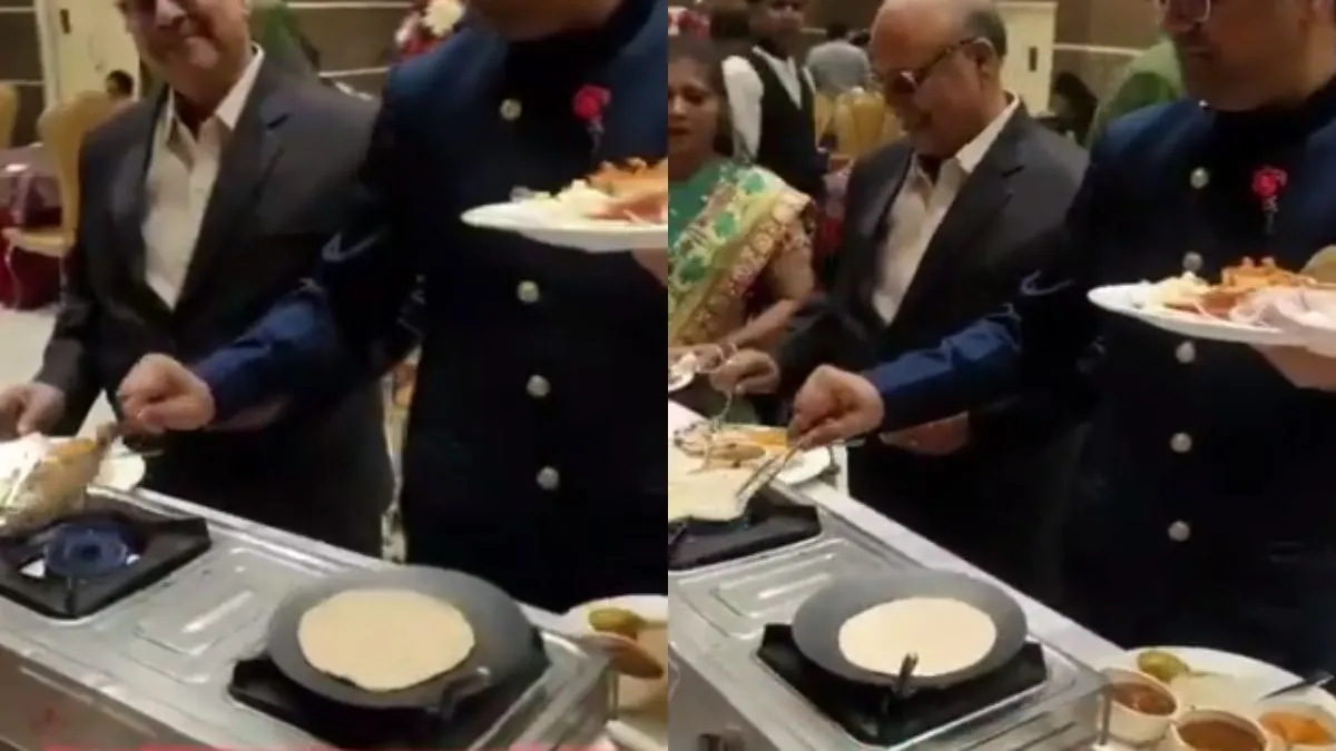 शादी में रोटी बनाते दिखे मेहमान।- India TV Hindi