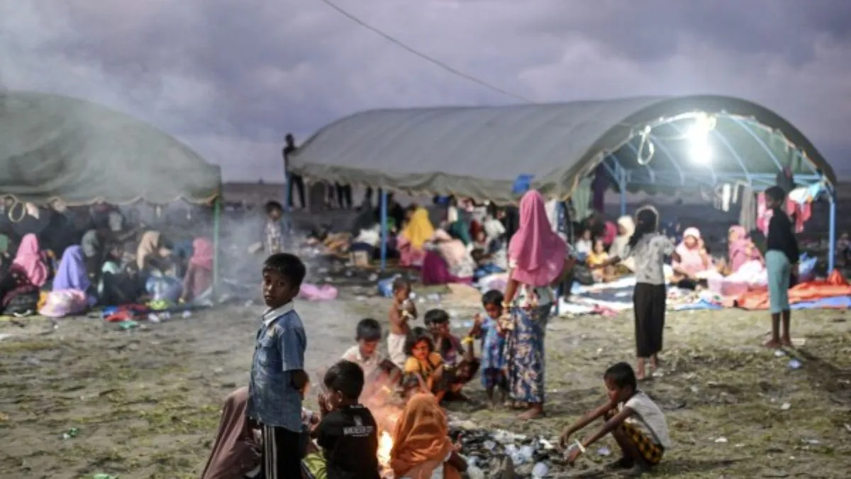 चीनी स्वामित्व वाली इंडोनेशियाई भट्टी में विस्फोट के बाद राहत शिविरों में ठहरे लोग। - India TV Hindi