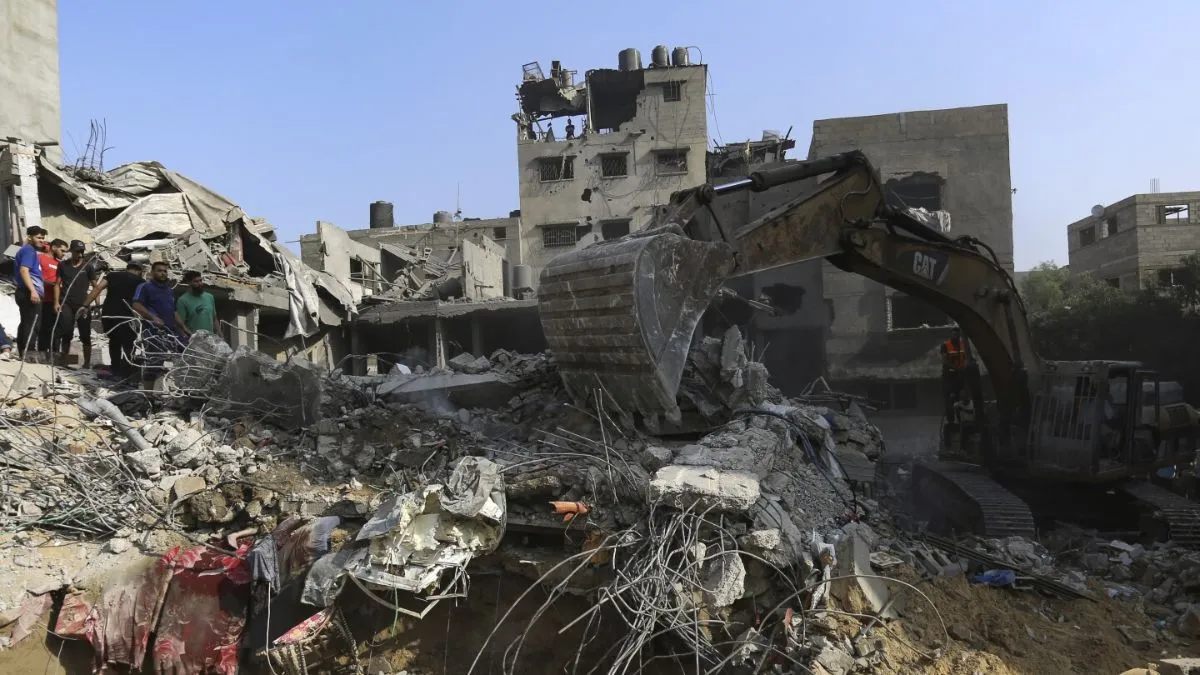 गाजा में इजरायली सेना के हमले से तबाह इमारतें। - India TV Hindi