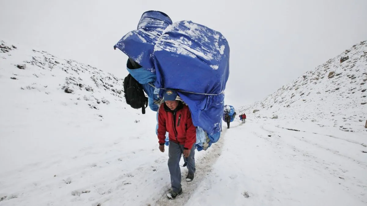 नेपाल स्थित दुनिया की सबसे ऊंची चोटी एवरेस्ट।- India TV Hindi