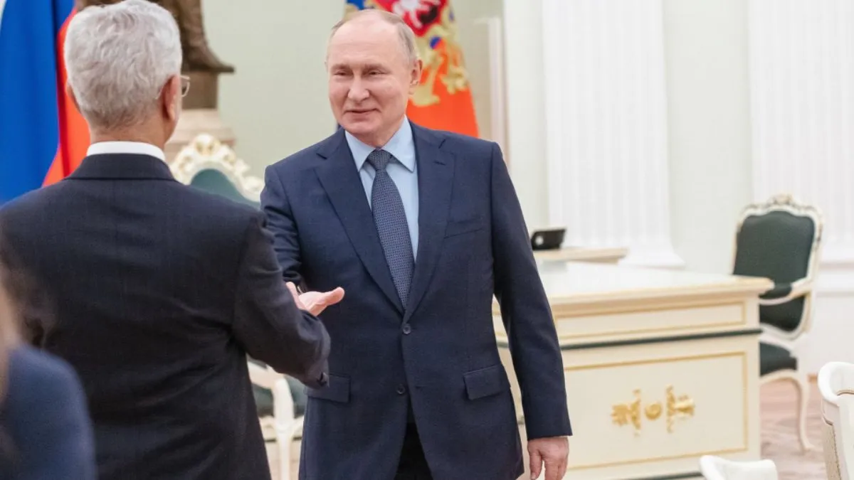 मास्को में रूसी राष्ट्रपति पुतिन से मिलते, विदेश मंत्री एस जयशंकर।- India TV Hindi