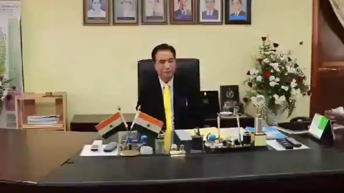 लालदुहोमा ने ग्रहण किया मिजोरम के मुख्यमंत्री का पद।- India TV Hindi