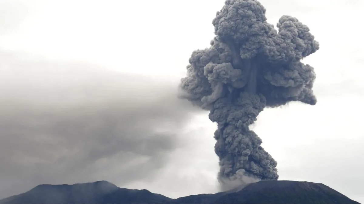 इंडोनेशिया में माउंट मेरापी ज्वालामुखी विस्फोट- India TV Hindi
