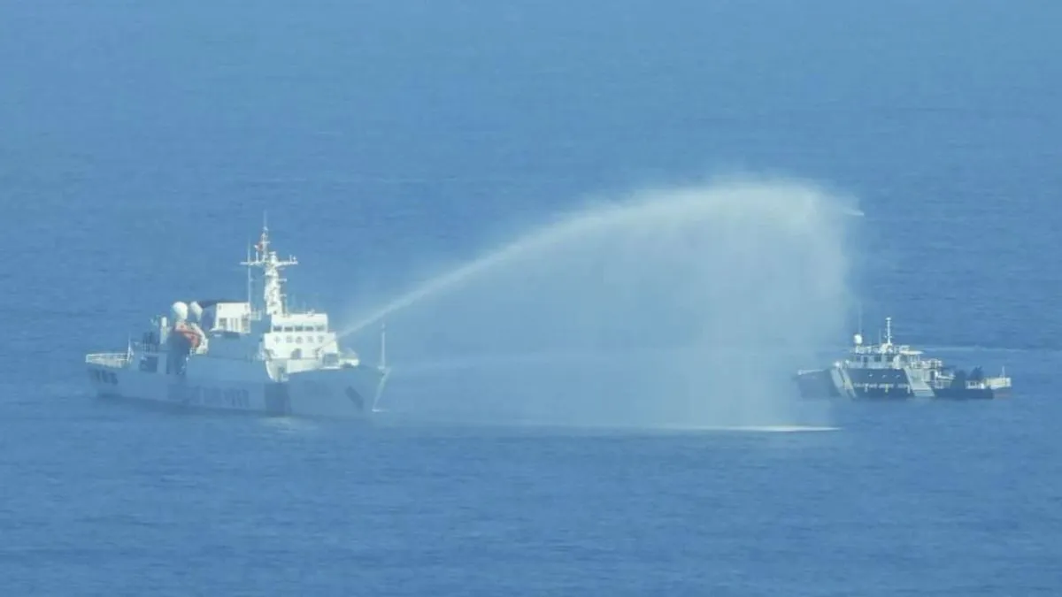 साउथ चाइना-सी में फिलिपींस के जहाज पर डाली पानी की बौछार- India TV Hindi