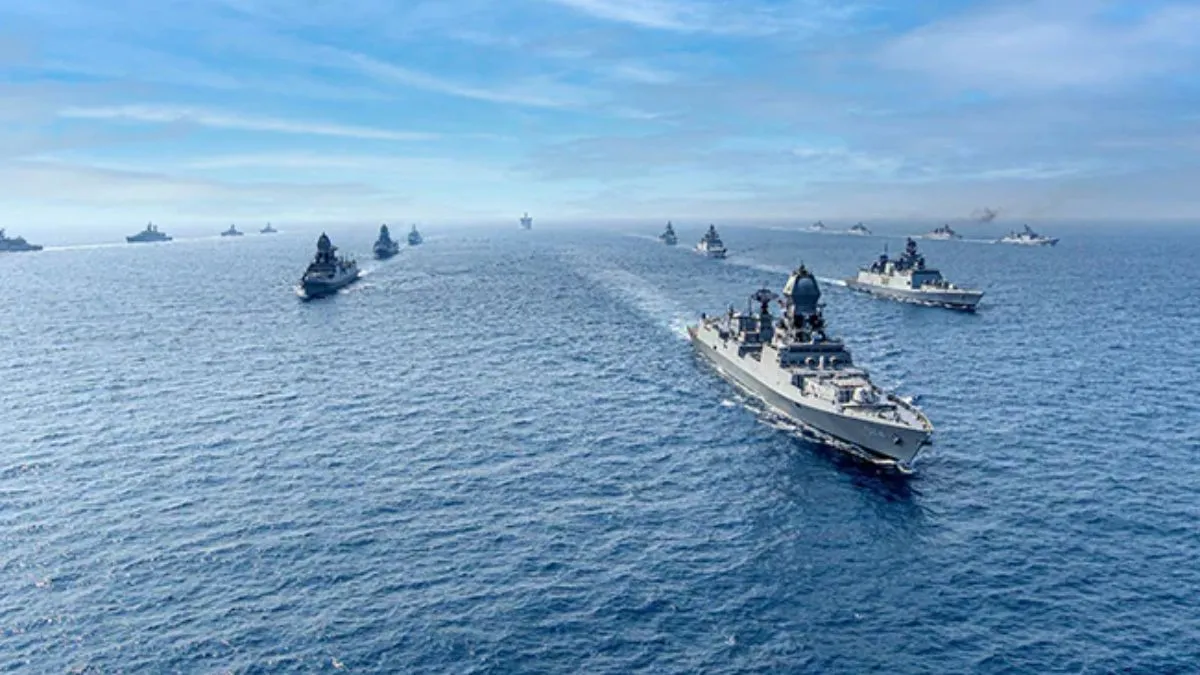 दक्षिण चीन-सी में फिलिपिंस के जहाज पर पानी की बहार- इंडिया टीवी हिंदी