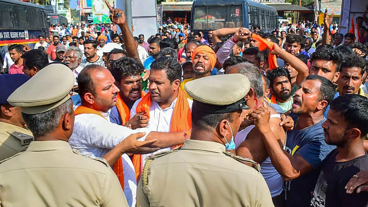 Hanuman flag controversy, Karnataka, BJP, Congress- India TV Hindi