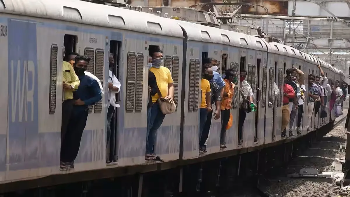 mumbai local train- India TV Hindi