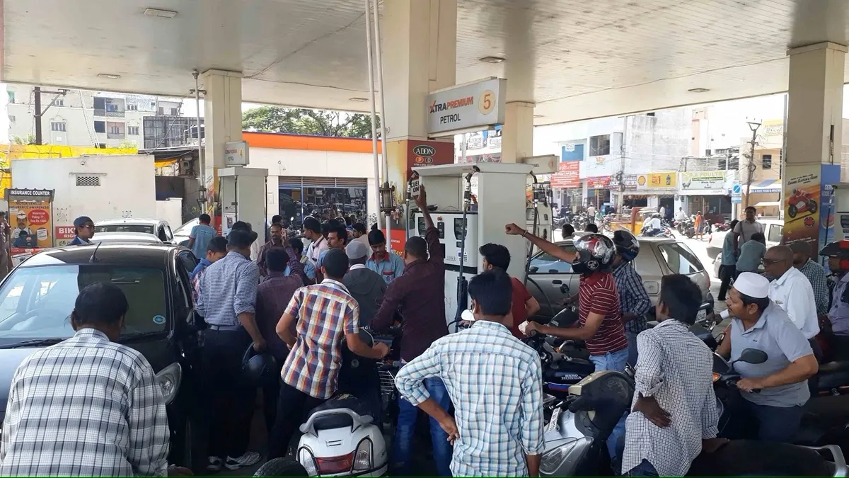 पेट्रोल पंप पर लगी...- India TV Hindi