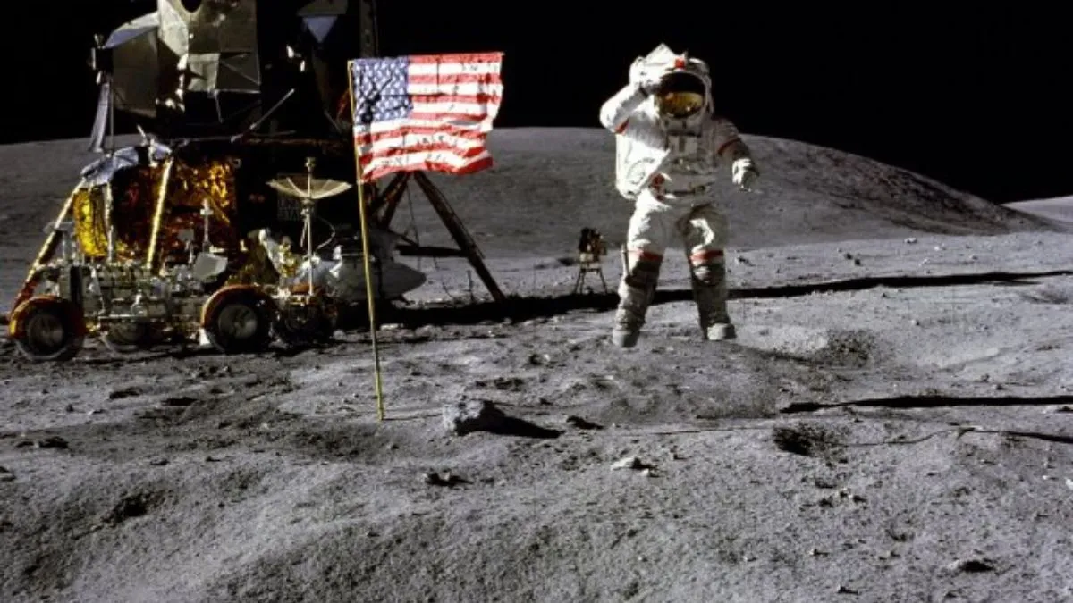 20 जुलाई 1969 को चांद पर पहली बार पहुंचे नासा के वैज्ञानिक।- India TV Hindi