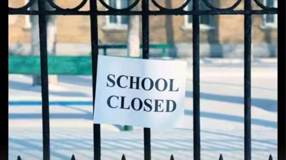 सभी सरकारी और प्राइवेट स्कूल बंद।- India TV Hindi