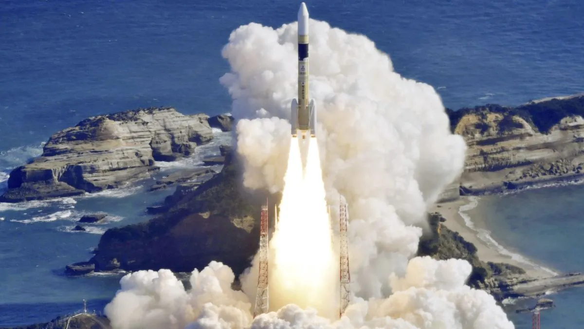 उत्तर कोरिया ने समुद्र में दागी बैलिस्टिक मिसाइल (फाइल)- India TV Hindi