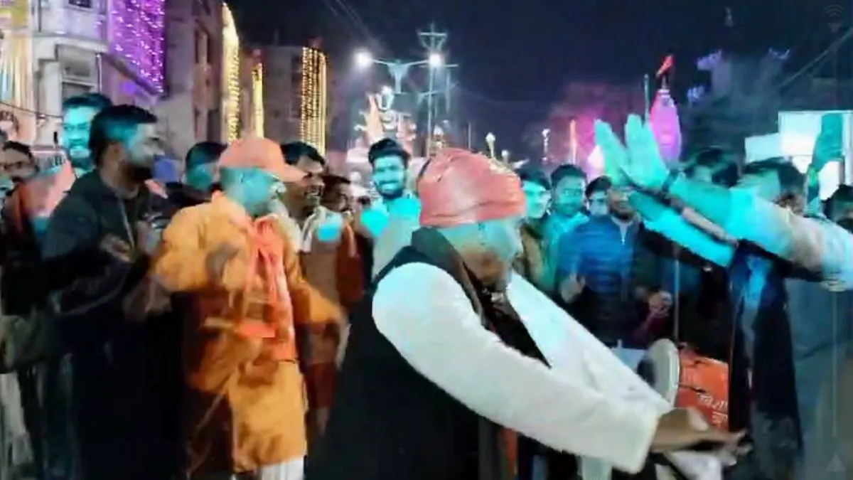 बद्रीलाल यादव के नागिन डांस करने का वीडियो हुआ वायरल।- India TV Hindi