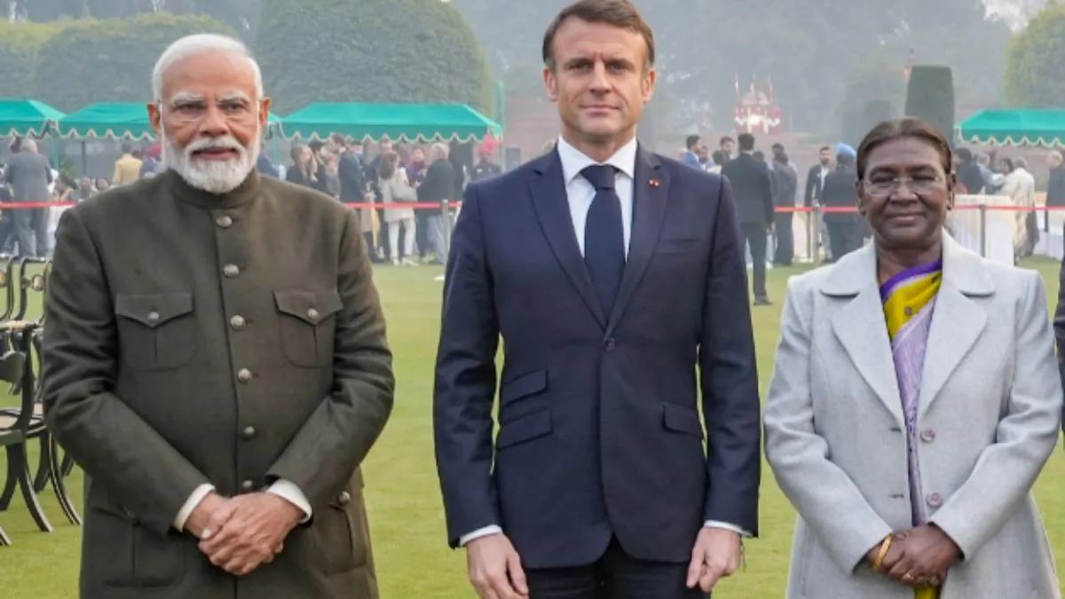 पीएम मोदी, फ्रांस के राष्ट्रपति इमैनुएल मैक्रों और राष्ट्रपति द्रौपदी मुर्मू।- India TV Hindi