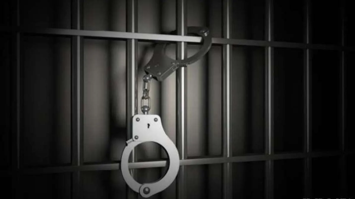 UP पुलिस परीक्षा से पहले ठगी करने वाले 15 आरोपी गिरफ्तार।- India TV Hindi