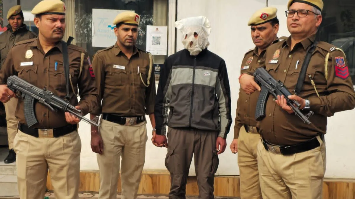पुलिस की गिरफ्त में आतंकी- India TV Hindi