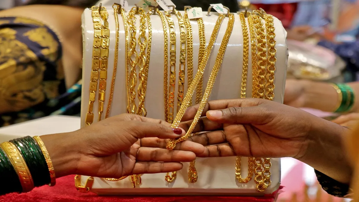 इंटरनेशनल मार्केट में कॉमेक्स (जिंस बाजार) पर सोना हाजिर 2,021 डॉलर प्रति औंस पर कारोबार कर रहा था- India TV Paisa