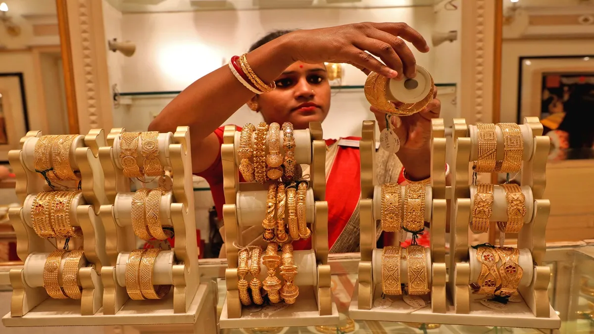  कारोबारियों द्वारा ताजा सौदों की लिवाली करने से सोना वायदा कीमतों में तेजी आई।- India TV Paisa