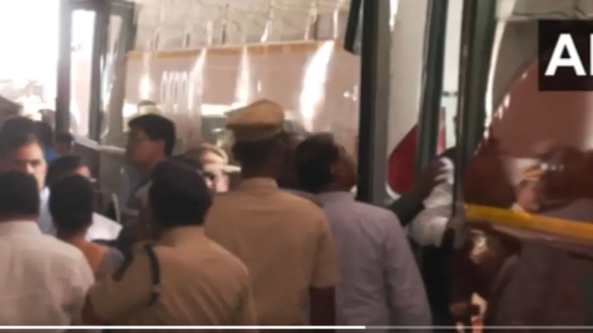 हैदराबाद पहुंचे जेएमएम गठबंधन के विधायक - India TV Hindi