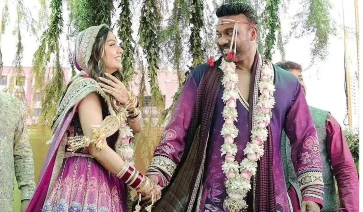 Divya Agarwal and Apurva Padgaonkar married first photo of wedding viral- India TV Hindi